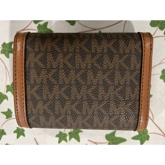 NWOT- Michael Kors Leida Medium Signature Logo Wallet - Picture 3 of 7